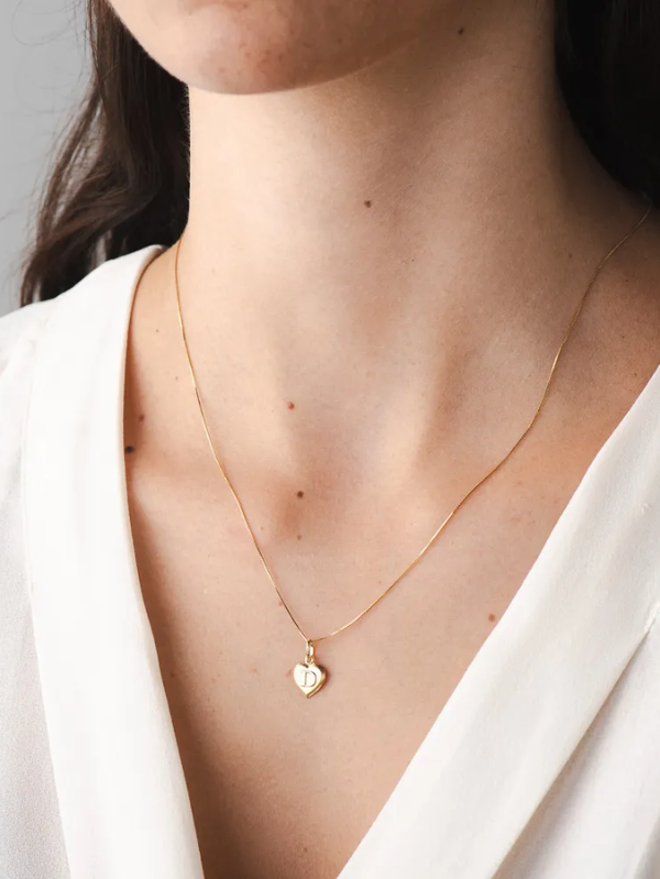 Pingente de Ouro 18k Coração Fosco com Letra D Rodinada